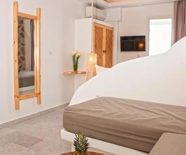 מלון דירות Antonia 4*