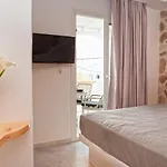 Antonia 4*