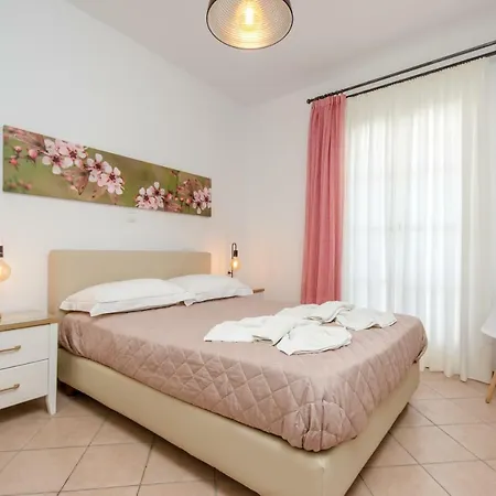 Antonia 4*
